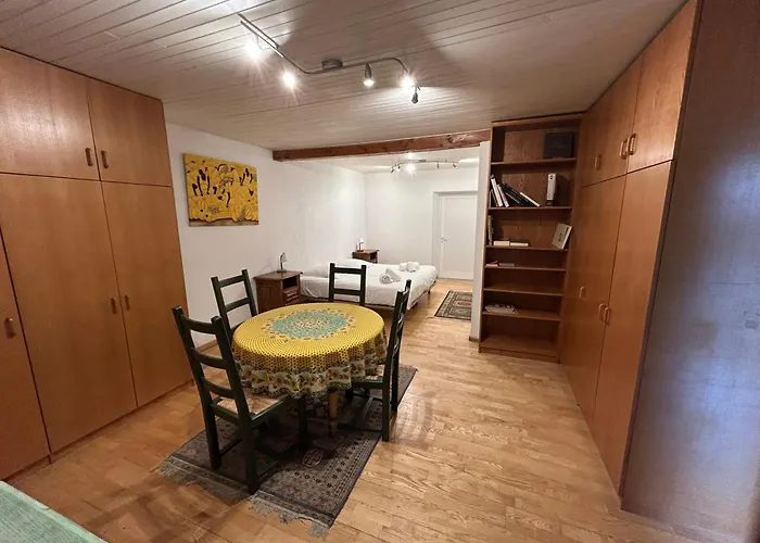 Domainedozen Apartment