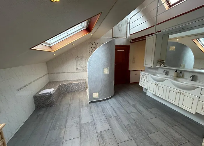 Domainedozen Apartment